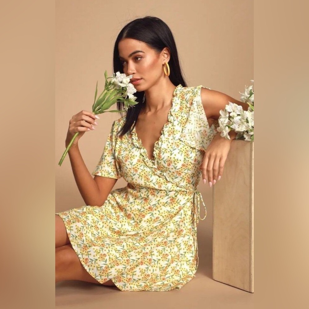 Lulus | Floral Wrap Dress in Yellow